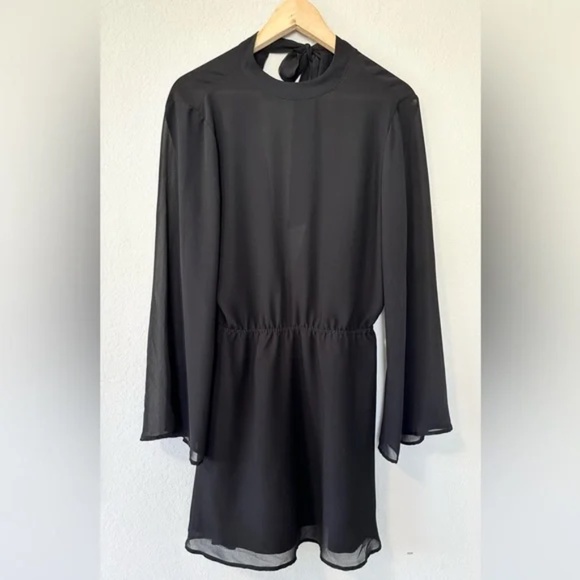 Cupcakes and Cashmere Zurie Bell Sleeve Black Dress - Picture 4 of 14